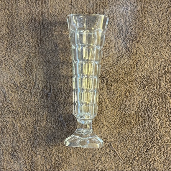 Bud Vase. Waffle Pattern. Interesting 1960’s Vintage Clear Glass Bud Vase. - Picture 2 of 5